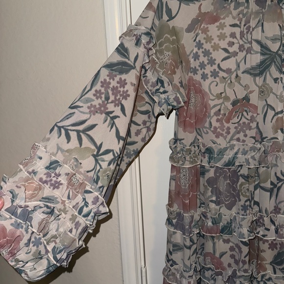 Dainty Jewells Pastel Floral Long Sleeve Dress
Wore only twice - Picture 5 of 8